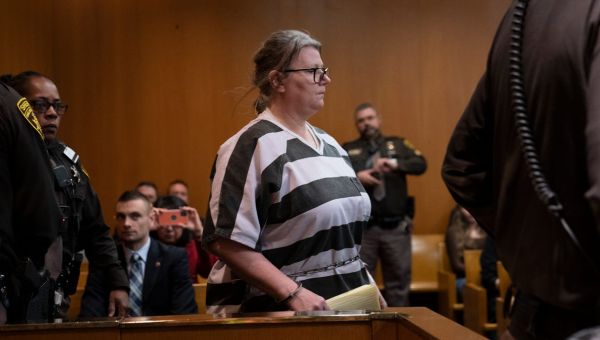 Jennifer Crumbley expresses sorrow, hatred for prosecutors: ‘Alone, I grieve’