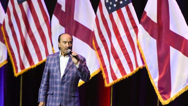 Lee Greenwood says bullet missed Donald Trump just enough for him to become the next president. 'Prayer works'