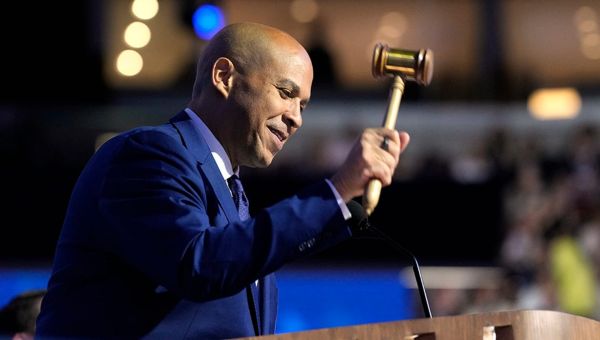 Sen. Cory Booker pays tribute to Rep. Bill Pascrell Jr. as he opens DNC’s third night