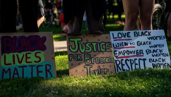 The DOJ plans to pause police reform plans with two US cities. What is a consent decree?