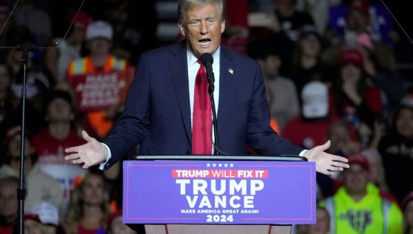 Iowa Poll: Most think it would be wrong for an elected-President Trump to drop his charges