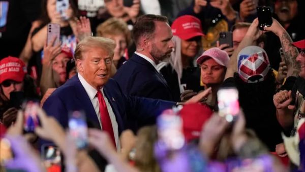 Trump's Montco town hall turns into playlist party after medical emergencies: 'Let's just listen to music'