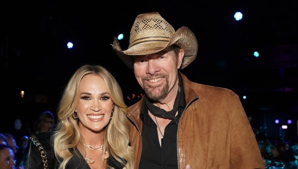 Carrie Underwood pays emotional tribute to Toby Keith
