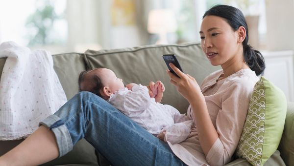 Parents should set an example to their children by getting off phones