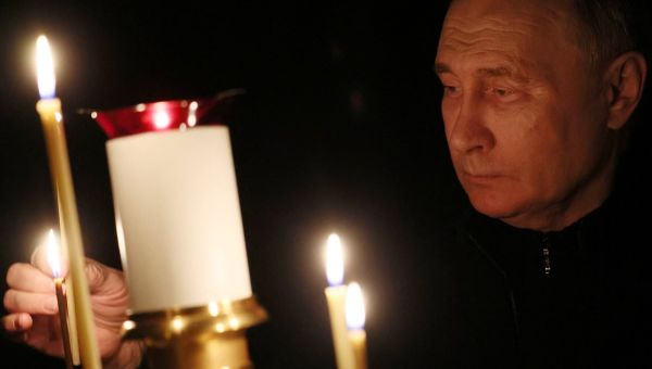 Putin lights candle in memory of victims of the concert hall attack
