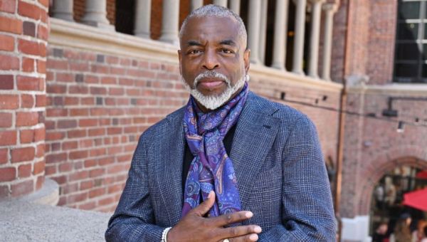 LeVar Burton chimes in on House Oversight fight with ‘words of the day’