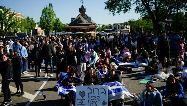 Hostage Edan Alexander released. Huge crowd in his hometown of Tenafly celebrates