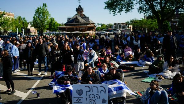 Huge crowd gathers in Edan Alexander’s hometown of Tenafly as they await his release