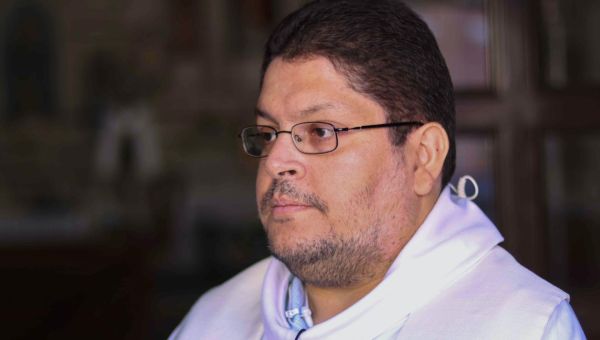 Priest on crowds of migrants in El Paso, Texas: It's a 'humanitarian crisis'