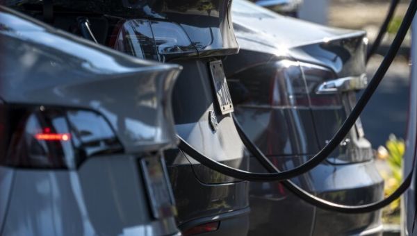 California Gas Car Ban Wins Biden Blessing in Clash With Trump