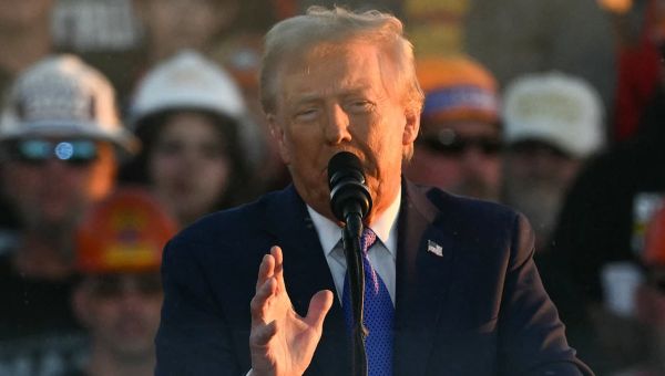 Bizarre moment Donald Trump tells story of late golf legend's manhood