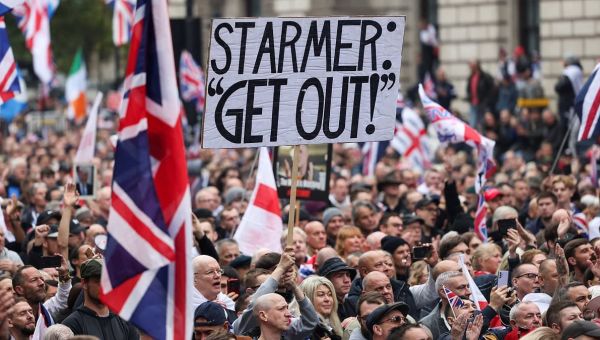 Tommy Robinson supporters chant ‘We want Tommy out!’ amid police clash