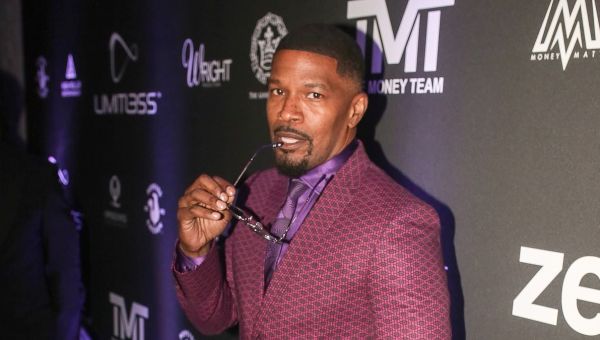 Jamie Foxx seemingly addresses glass thrown at face at birthday party