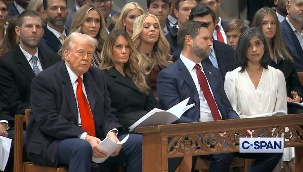 J.D. Vance's face sums up shock at Trump-lecturing pastor