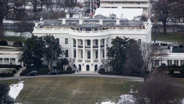 Gunman is shot outside the White House