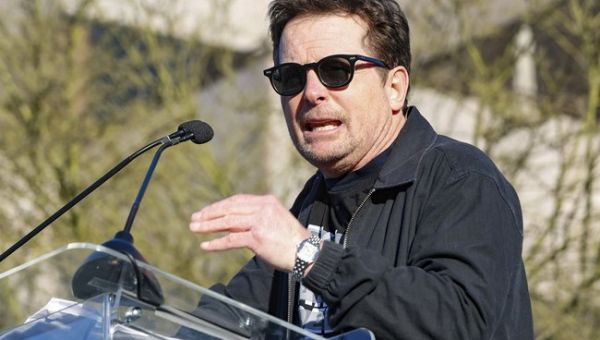 Justine Bateman Gives a Shout-Out to Her ‘Brother’ Michael J. Fox at Medal Ceremony