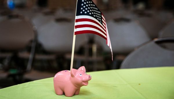 Stress ball pigs, pork sandwiches & metal hogs. Sights, sounds of Joni Ernst’s Roast & Ride