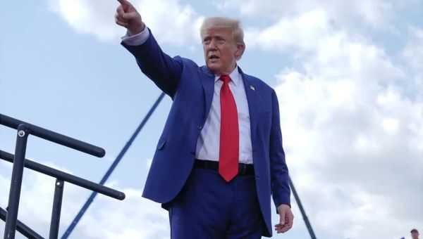 Trump leaves bulletproof glass to help woman at first outdoor rally since assassination attempt - Washington Examiner