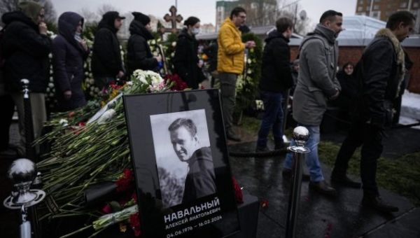 Ex-ambassador to Russia commends Navalny funeral attendants for ‘incredible bravery’