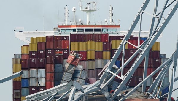 Cranes, tugboats and barges converge in Baltimore Bridge clear up efforts | ITV News