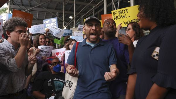 New York lawmakers put Hochul in a jam with no congestion pricing alternative – Washington Examiner