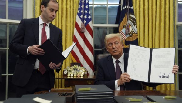 Trump grants sweeping pardon of Jan. 6 defendants, including rioters from Houston area | Houston Public Media