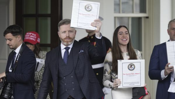 Conservative Commentators Emerge From White House Clutching Secret Epstein Files With ‘a Lot of Names, Flight Logs’