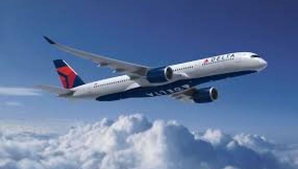 Flight disruptions cascade across US after computer