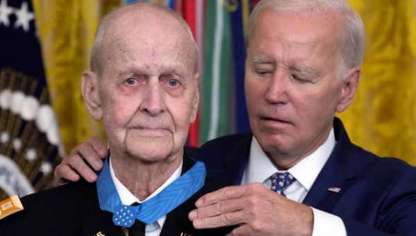 Cobra Pilot Who Lifted Troops to Safety in Vietnam Is Awarded Medal of Honor at White House Ceremony