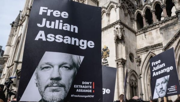 Julian Assange wins temporary reprieve in extradition case
