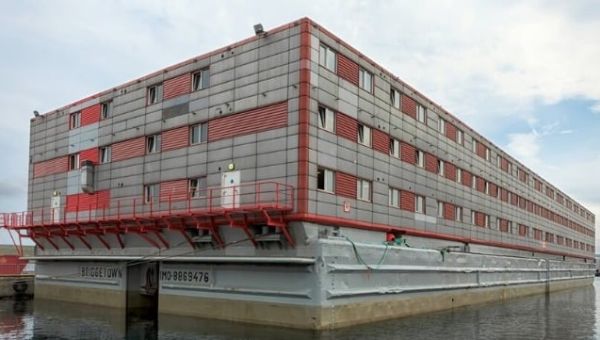 UK Disembarks Migrants as Precaution from Controversial Accommodation Barge