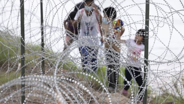Border patrol agents must stop cutting razor wire installed by Texas, judge rules