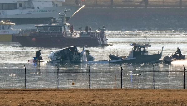 NTSB, FAA investigating deadly collision between passenger jet and Army helicopter near DC