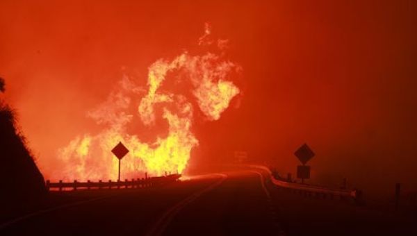 Southern California fire quadruples in size, forcing mountain town to evacuate – The Boston Globe