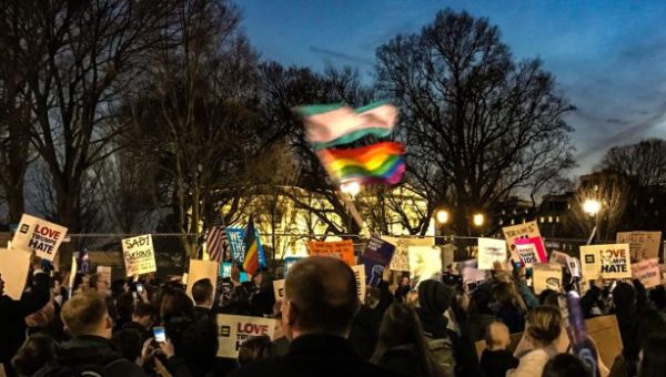 Ivey signs ban on teaching, promoting ‘divisive concepts’ in schools, state agencies – Yellowhammer News