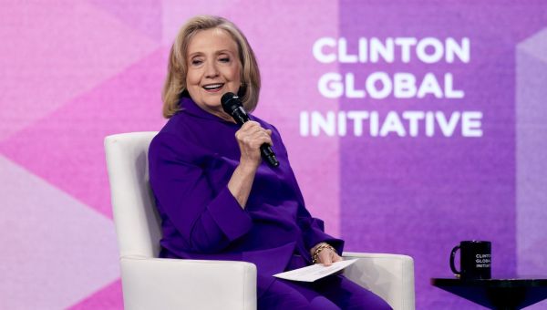 Hillary Clinton issues friendly reminder to Trump