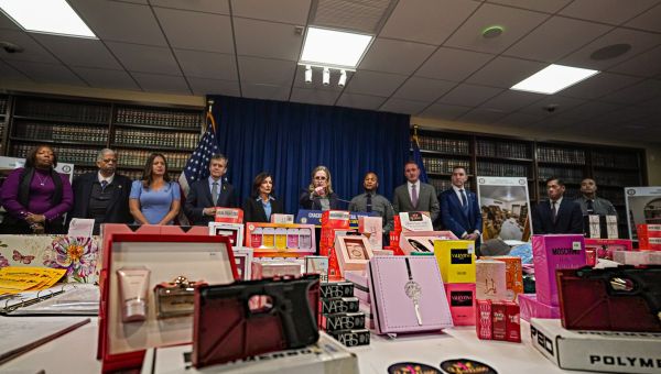 Fashion police: Queens couple busted for stealing and dealing $2 million in hot retail merchandise head of Black Friday | amNewYork