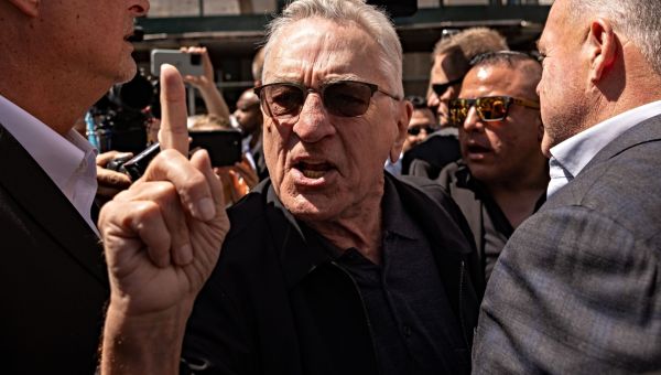 Exclusive — Sen. Vance Rips De Niro’s Biden Appearance Outside Trump Trial