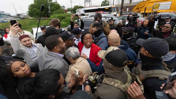 ICE officers arrest Newark mayor outside immigrant detention center