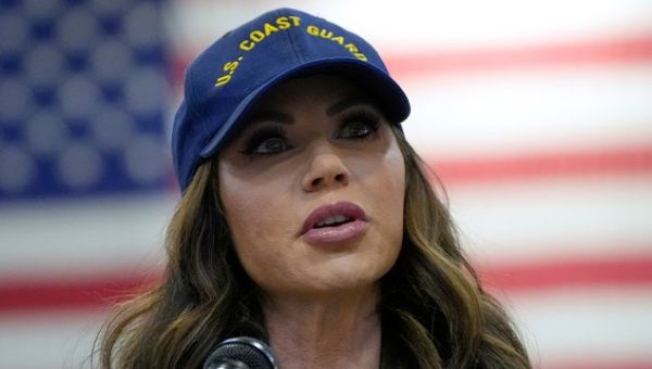 Noem's purse containing DHS access badge, $3K in cash stolen at DC restaurant