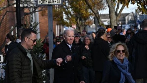 Family lunch, some shopping, a Christmas tree lighting: President Biden’s day out in Nantucket – The Boston Globe