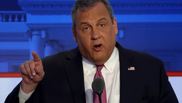 Chris Christie Tells Trump: “We’re Gonna Call You ‘Donald Duck'” At 2nd GOP Debate