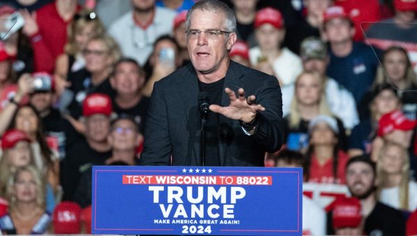 Packers Legend Brett Favre Rallies For Trump: ‘Time To Bench Kamala’