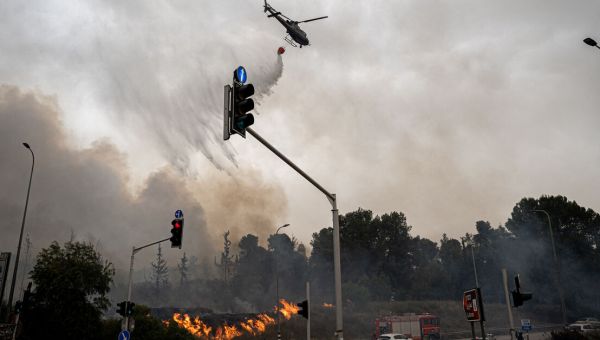 Jerusalem wildfires rage for second day as environmental groups blame Netanyahu