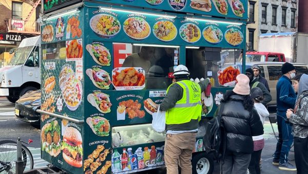 Food Vendor Harassed by Former Obama Adviser Becomes NYC Celebrity