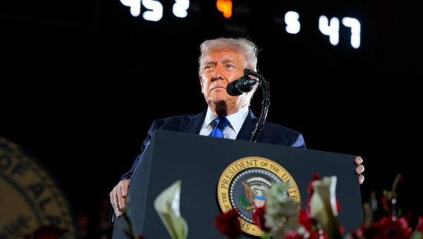Everyone Trump mentioned at University of Alabama: Politicians, players, and a developer with a ‘trophy wife’