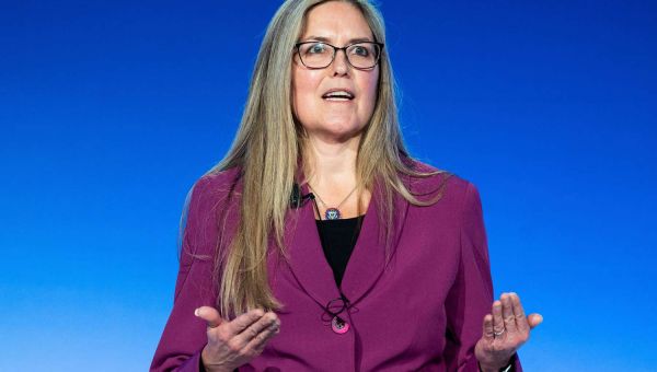 Rep. Jennifer Wexton Will Not Run for Re-Election After Rare Neurological Disorder Diagnosis