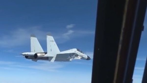 Video shows US plane nearly collide with Chinese fighter jet