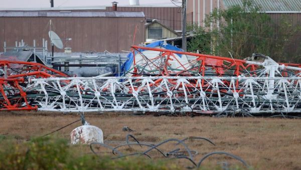 4 dead after helicopter crashes in Houston, destroying a radio tower