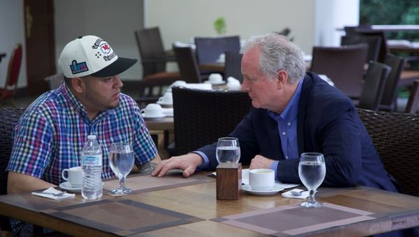 Maryland Sen. Chris Van Hollen meets with Kilmar Abrego Garcia in El Salvador